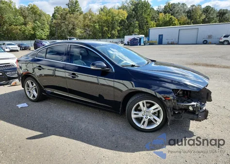 2015 Volvo S60 Premier z USA, uszkodzony, nr VIN YV140MFK5F1345989